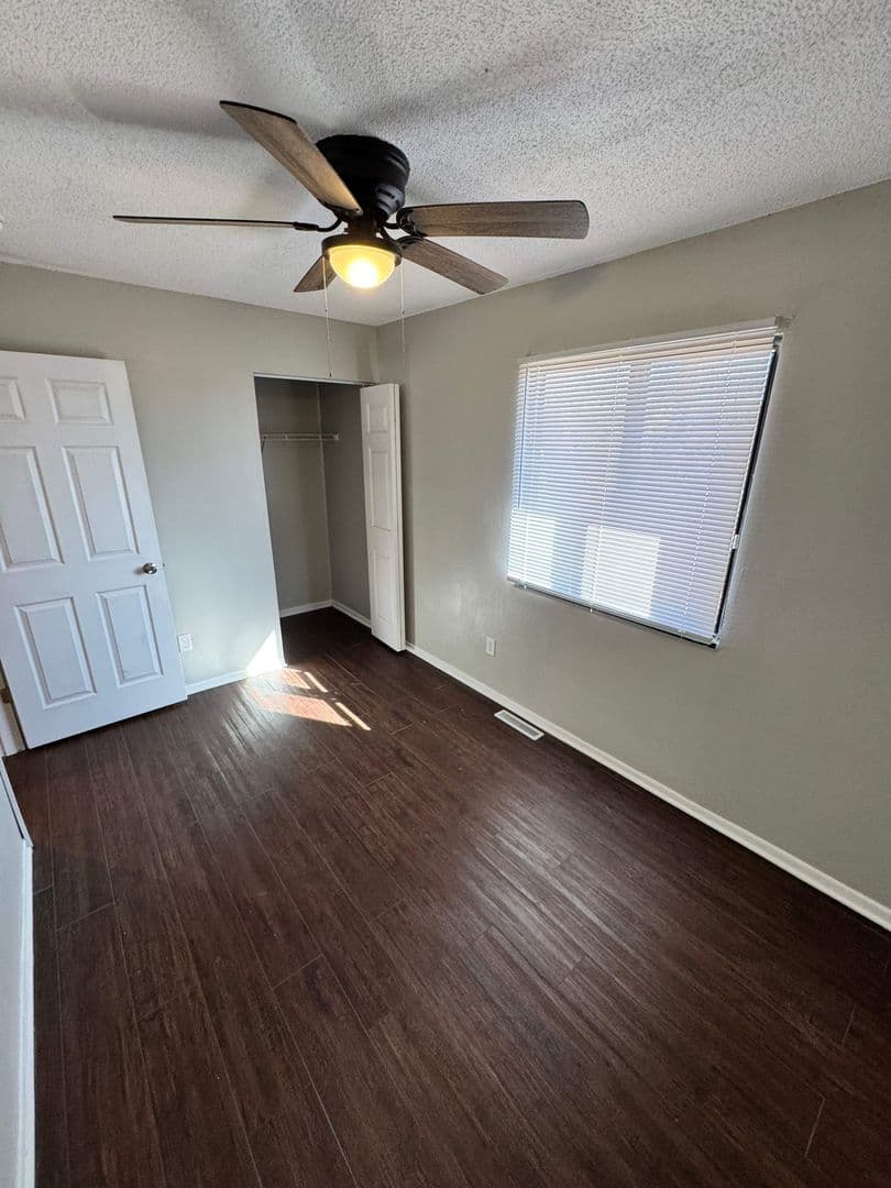 Boone Apartment: 1221 South Linn Street
