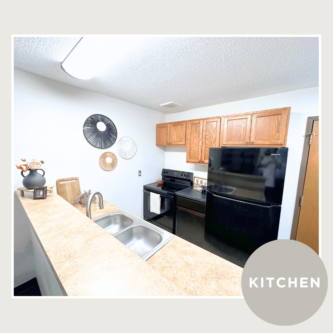 Sioux Center Apartment: 527 S Main Ave