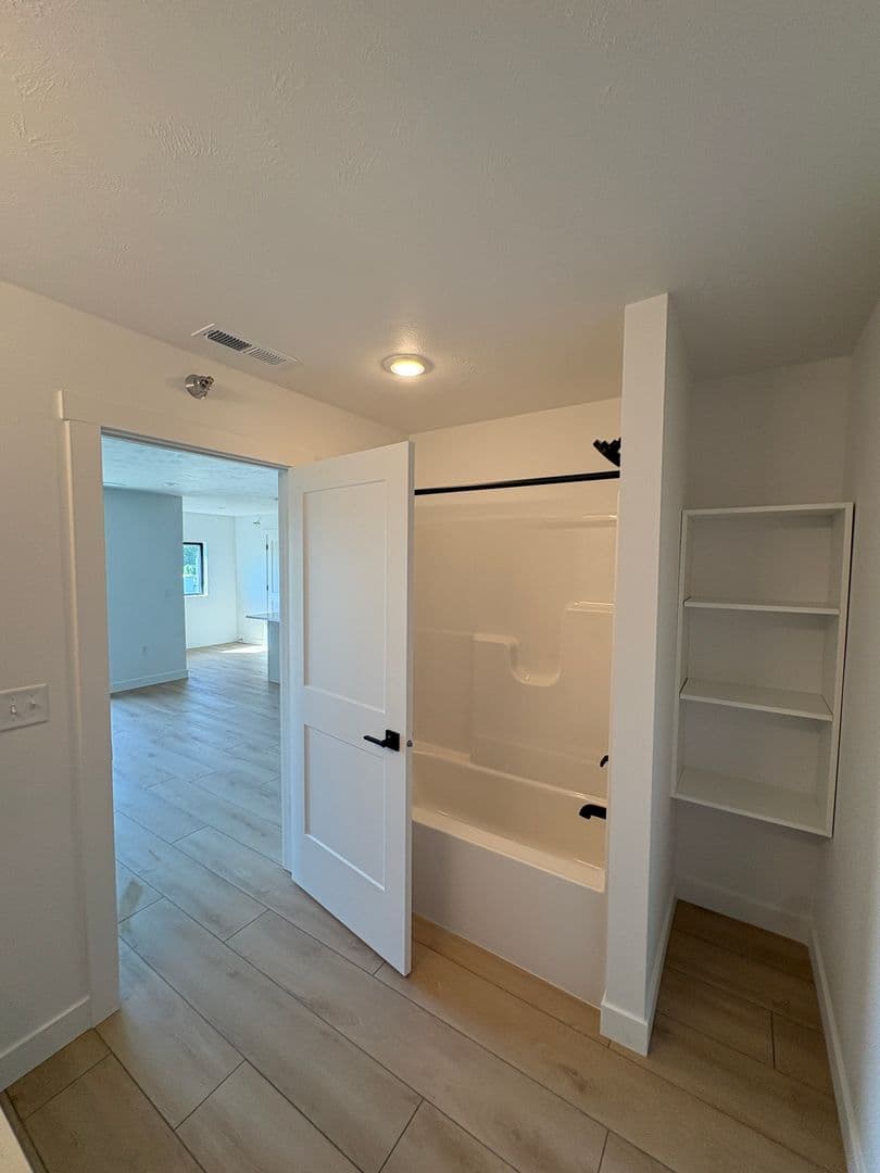 Worthington Apartment: 1604/1608/1612/1616/1620 Darling Drive