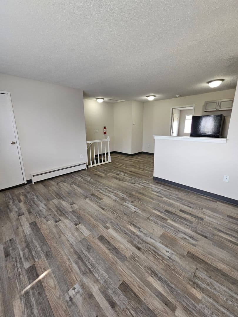 Cedar Rapids Apartment: 2100 Westdale Dr SW