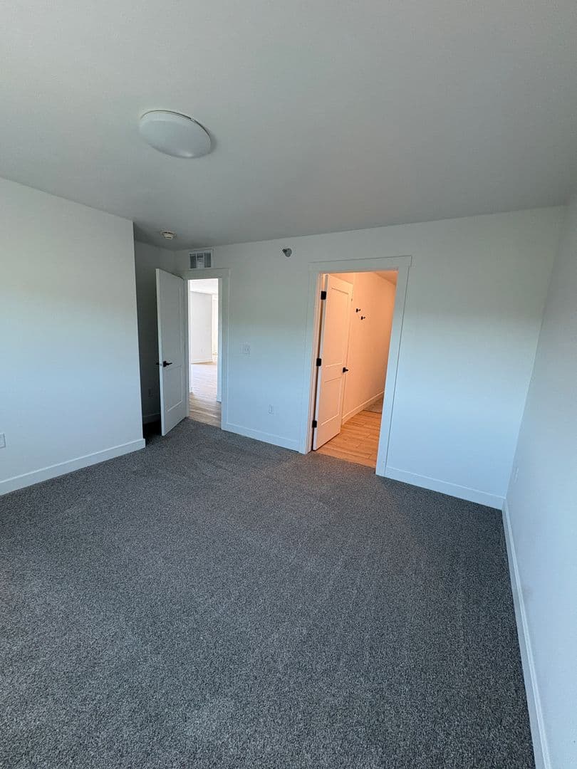 Worthington Apartment: 1604/1608/1612/1616/1620 Darling Drive