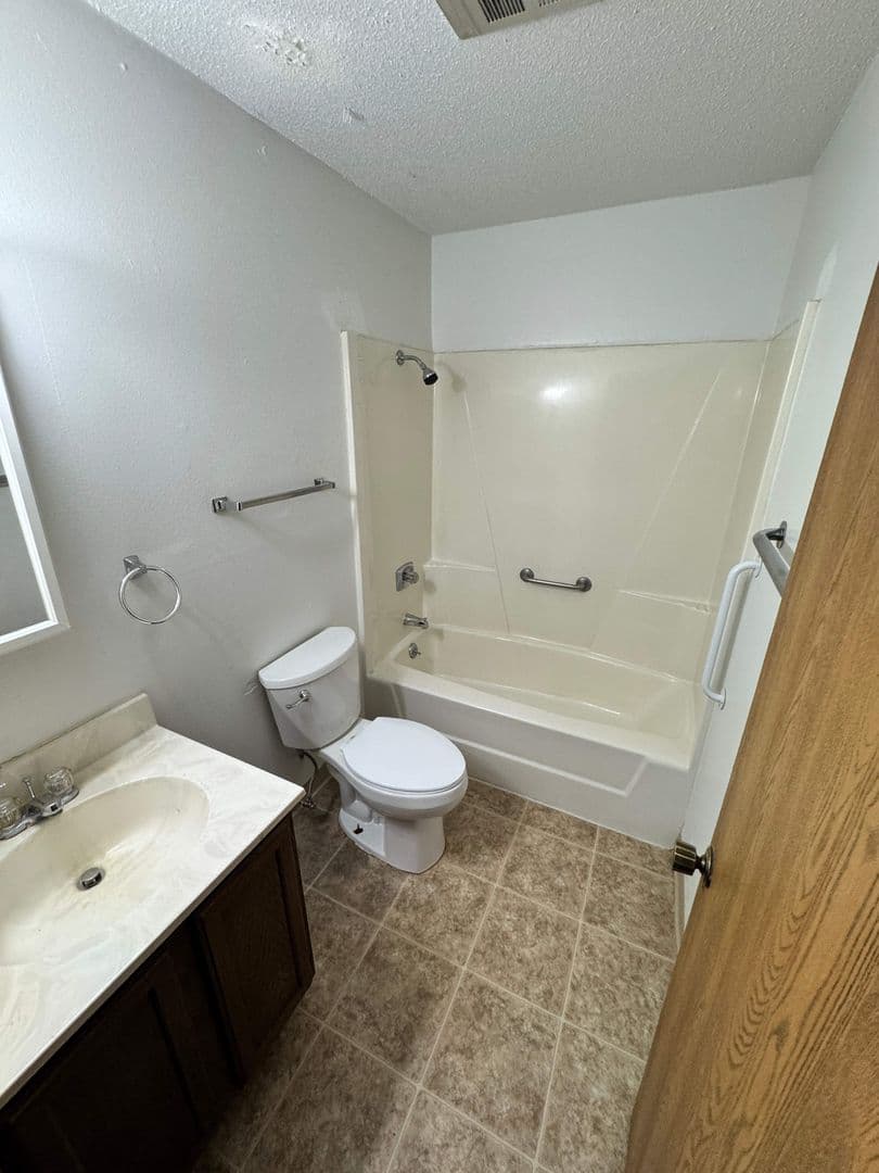 Boone Apartment: 724 7th Street