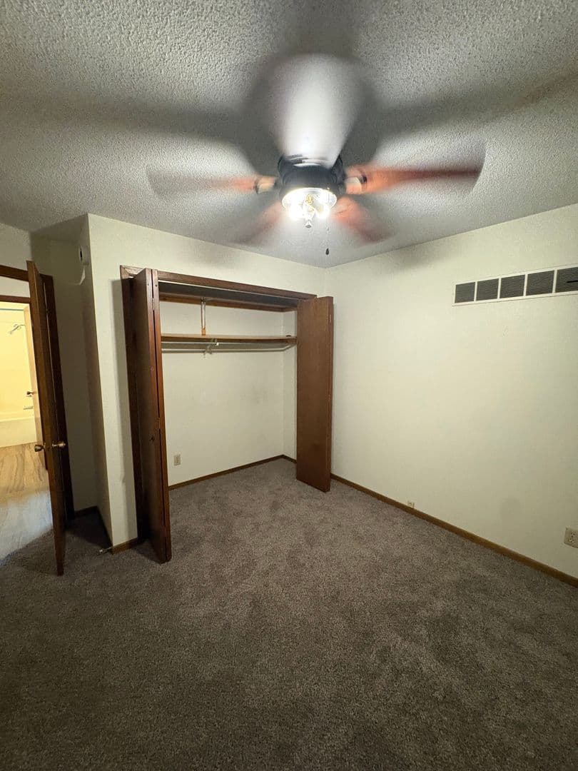 Orange City Apartment: 213 7th Street NE