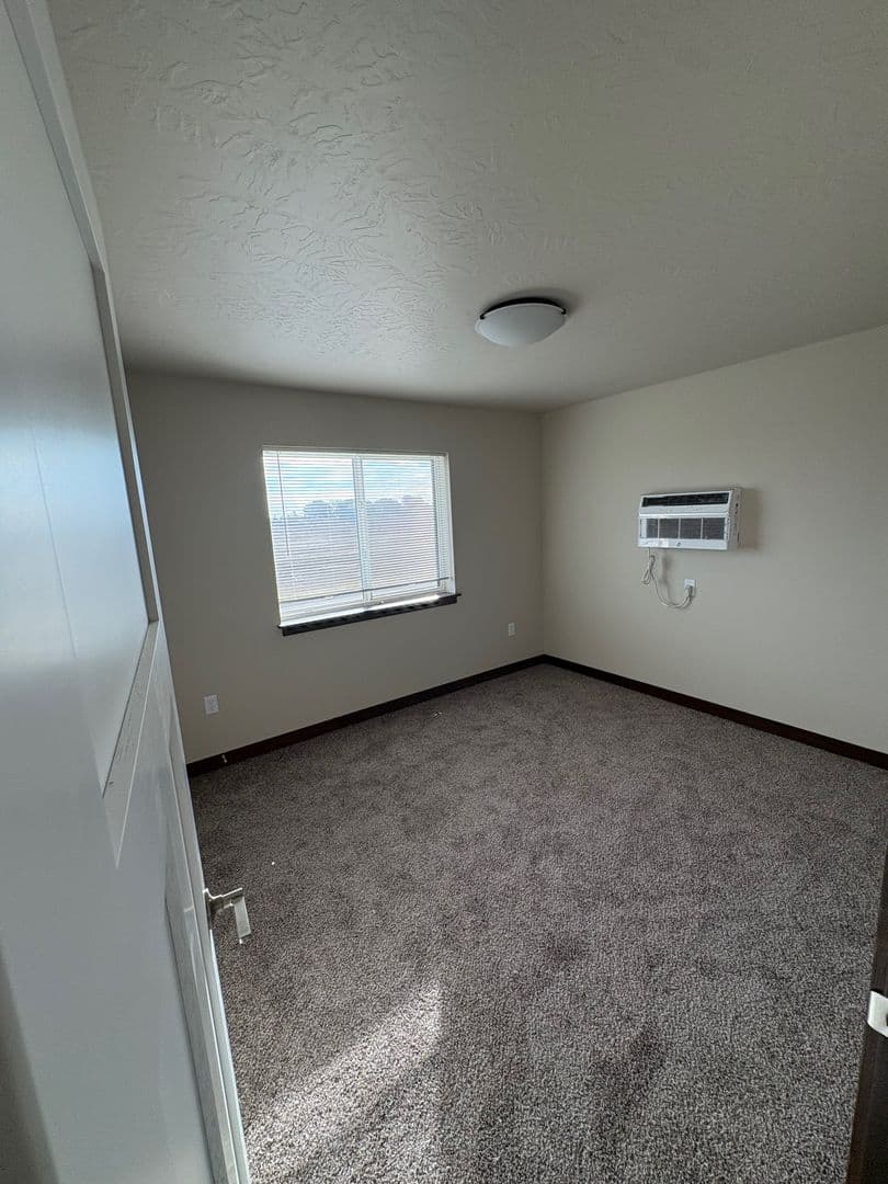 Sioux Center Apartment: 1811 11th Ave NE