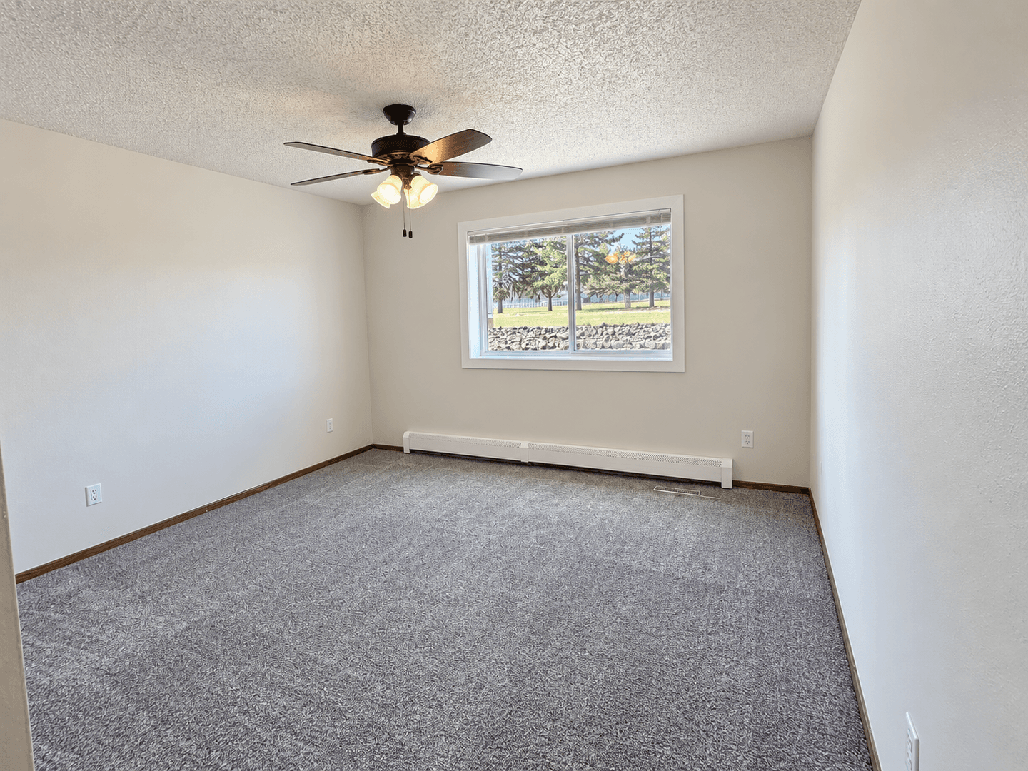 Sioux Falls Apartment: 500 S Kiwanis Ave