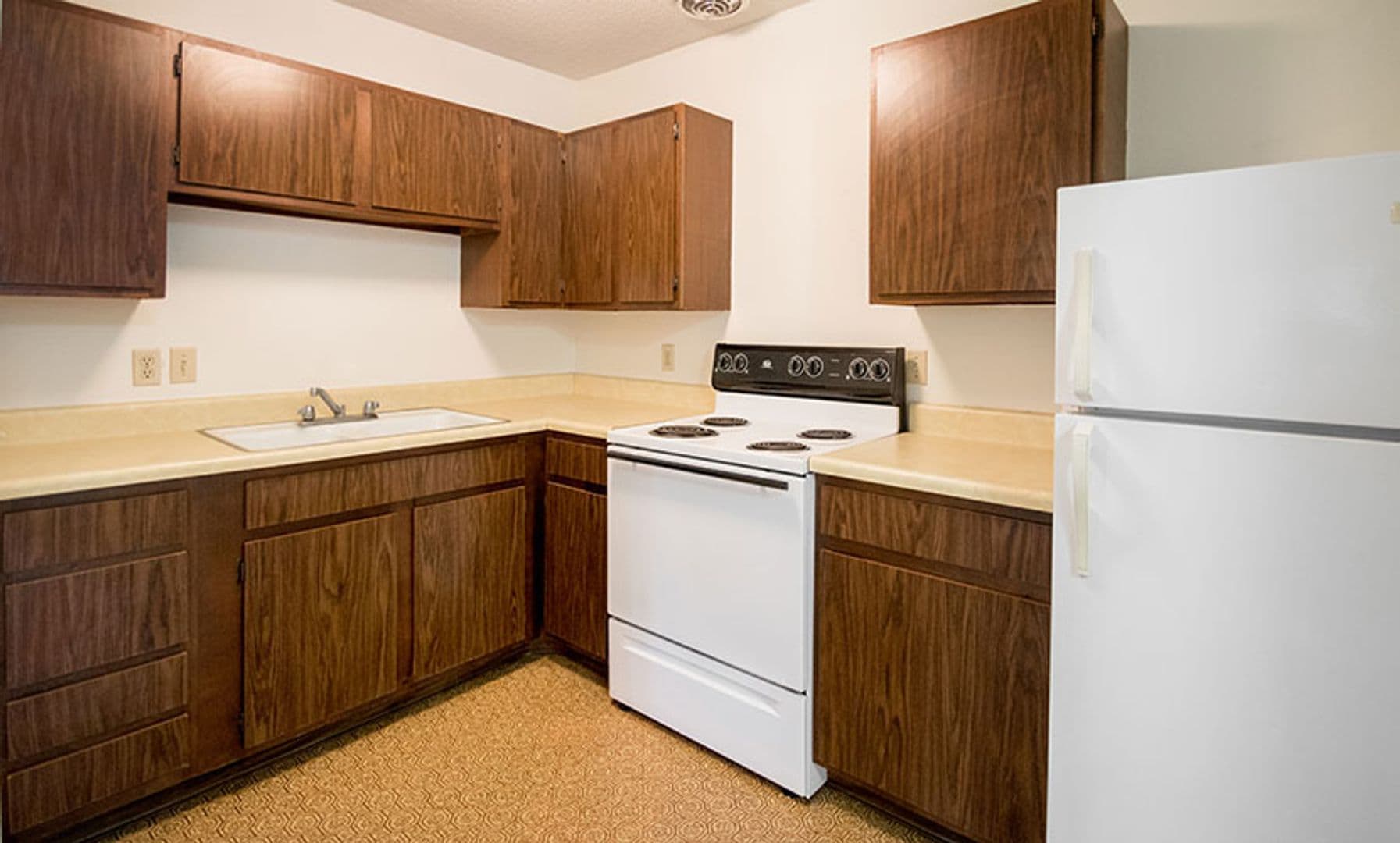 Orange City Apartment: 704 Central Ave NW