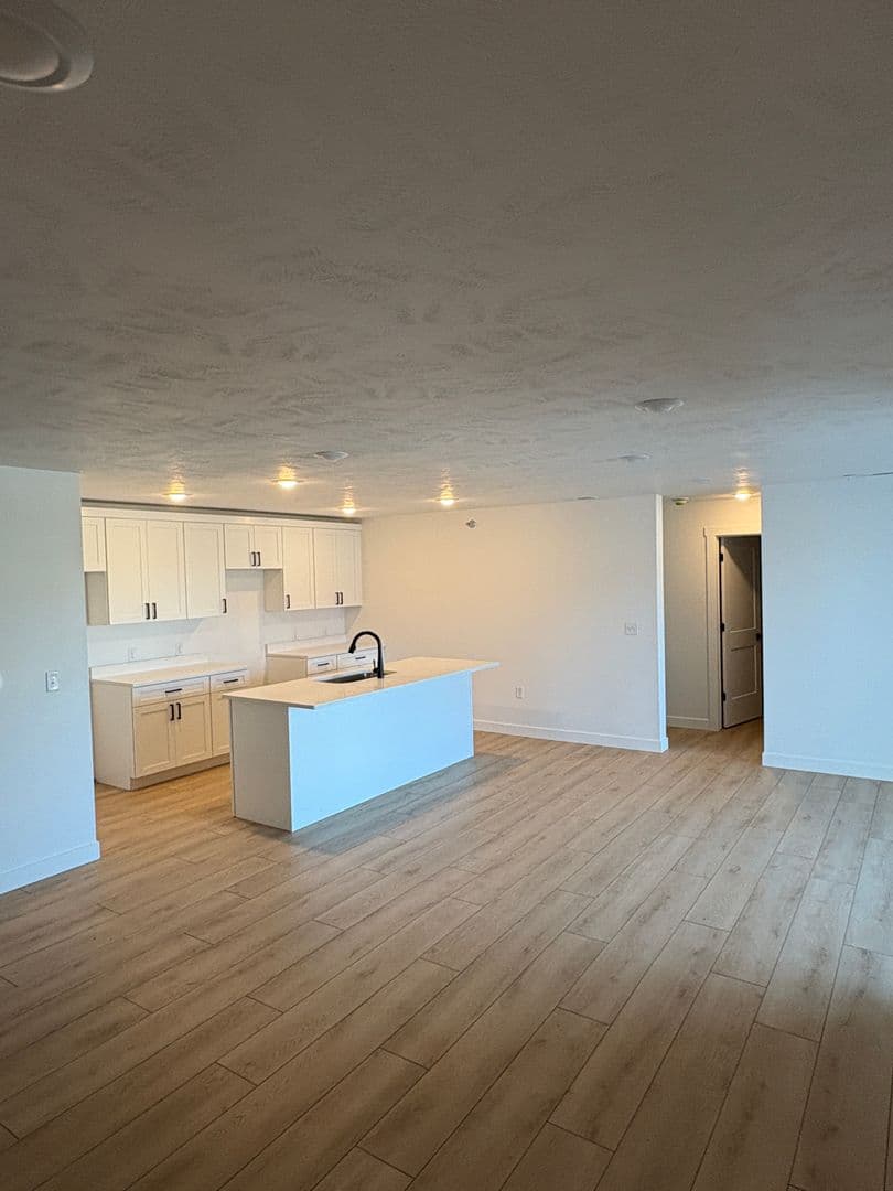 Worthington Apartment: 1604/1608/1612/1616/1620 Darling Drive