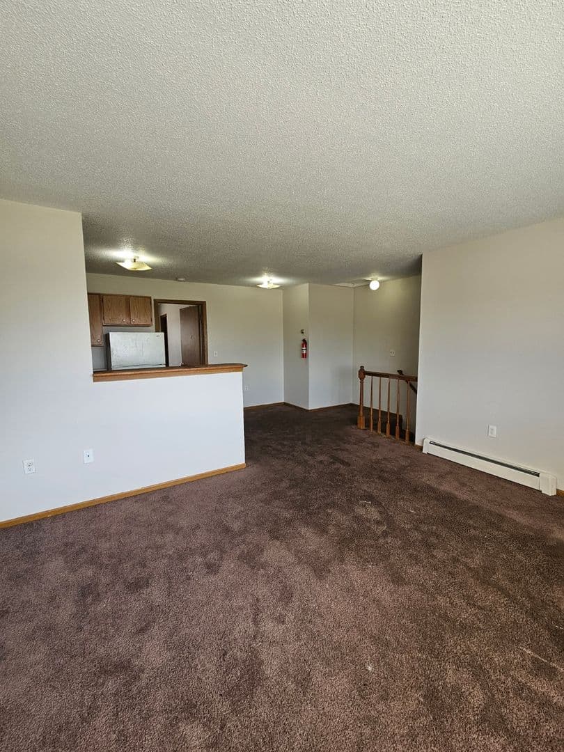 Cedar Rapids Apartment: 2100 Westdale Dr SW