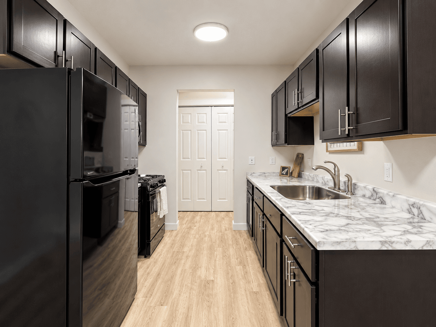 Sioux Falls Apartment: 500 S Kiwanis Ave