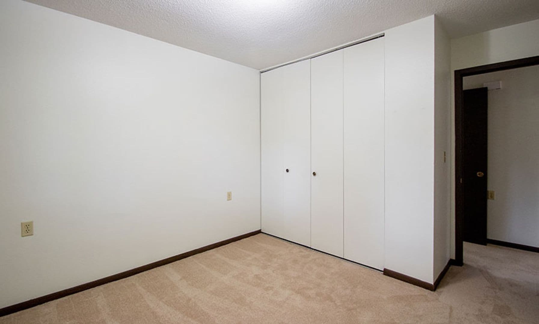 Orange City Apartment: 704 Central Ave NW