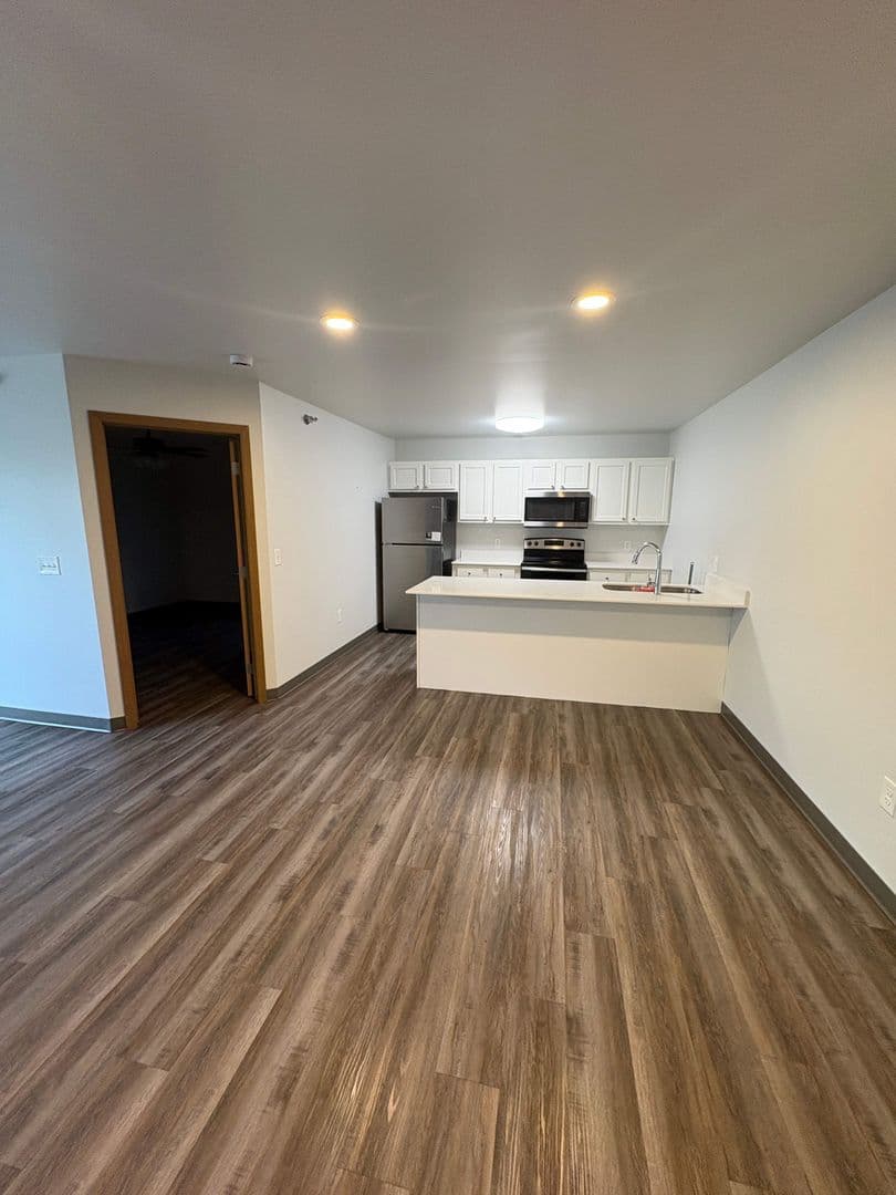 Hawarden Apartment: 1910 Avenue E