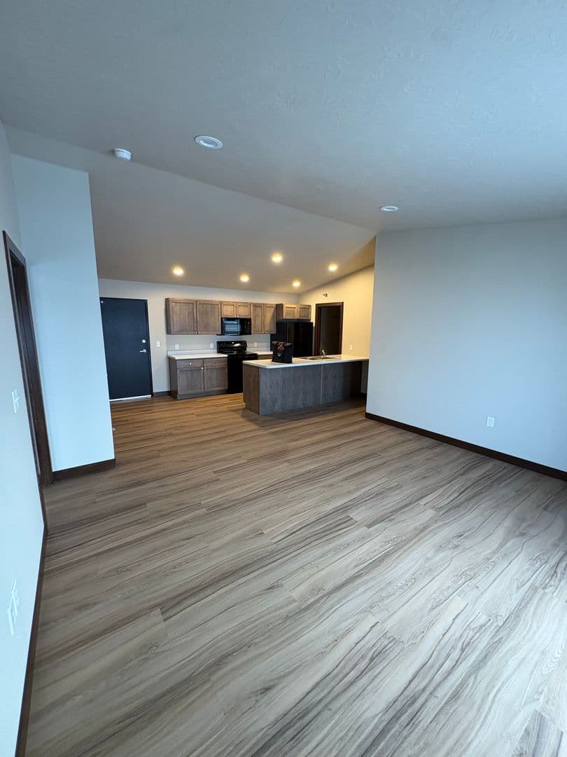 Sioux Center Apartment: 1811 11th Ave NE