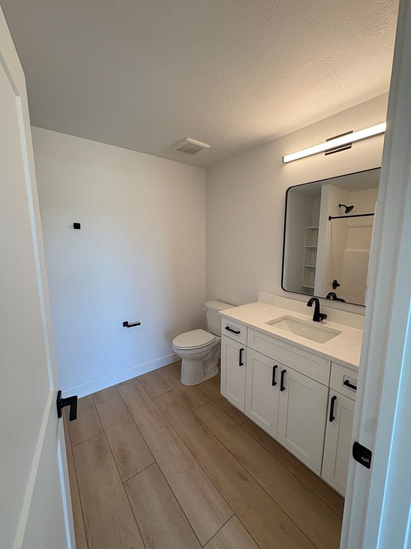 Worthington Apartment: 1604/1608/1612/1616/1620 Darling Drive