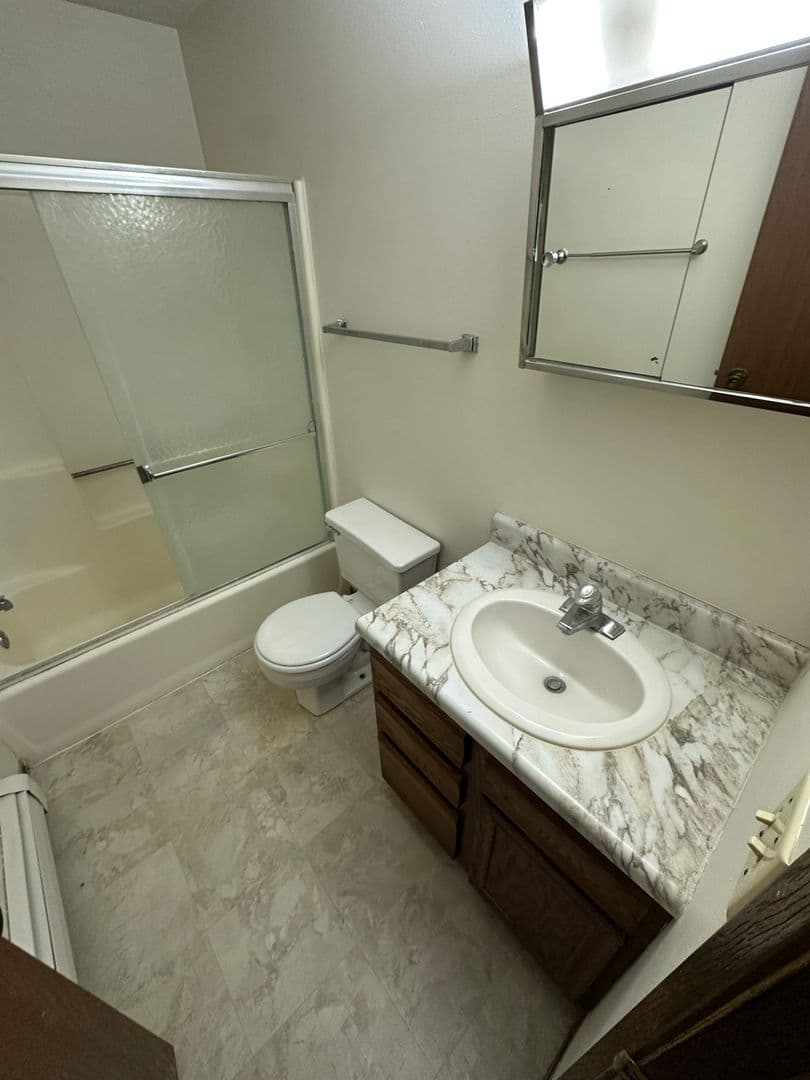 Mason City Apartment: 651 6th Street SE