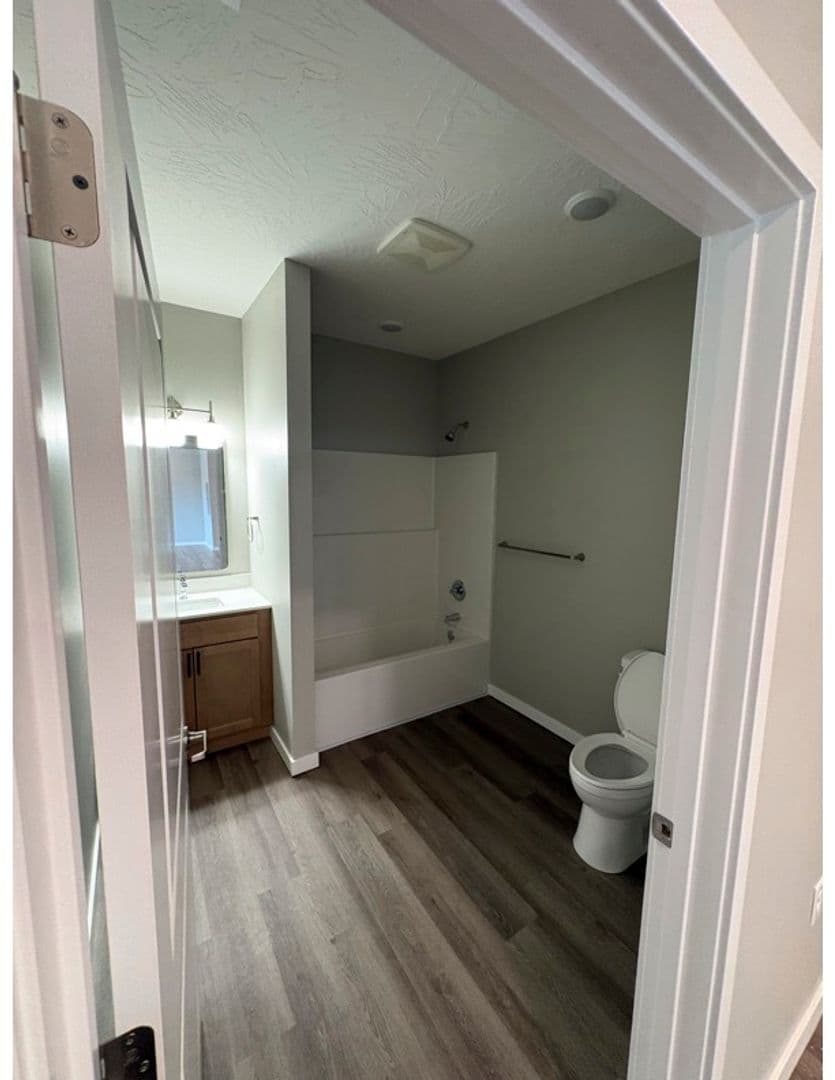 Orange City Apartment: 600 Salem Ave SE