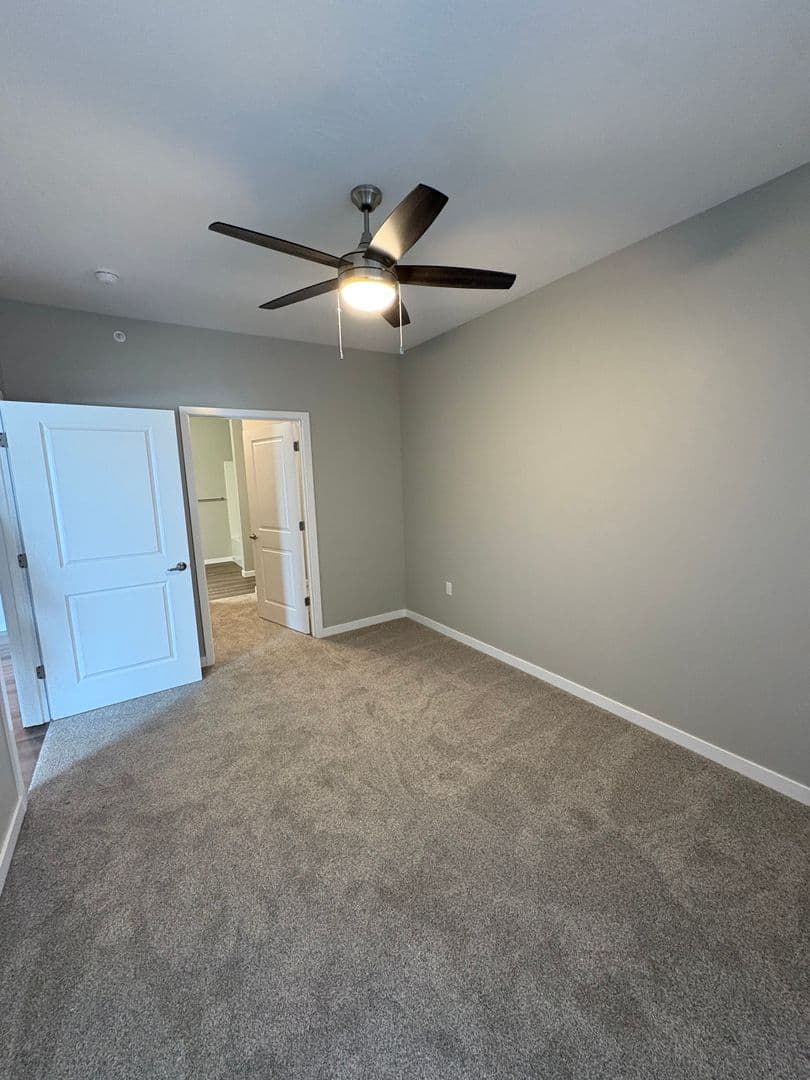 Orange City Apartment: 600 Salem Ave SE