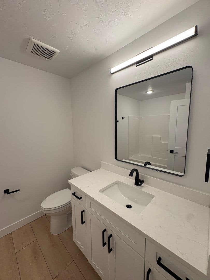 Worthington Apartment: 1604/1608/1612/1616/1620 Darling Drive