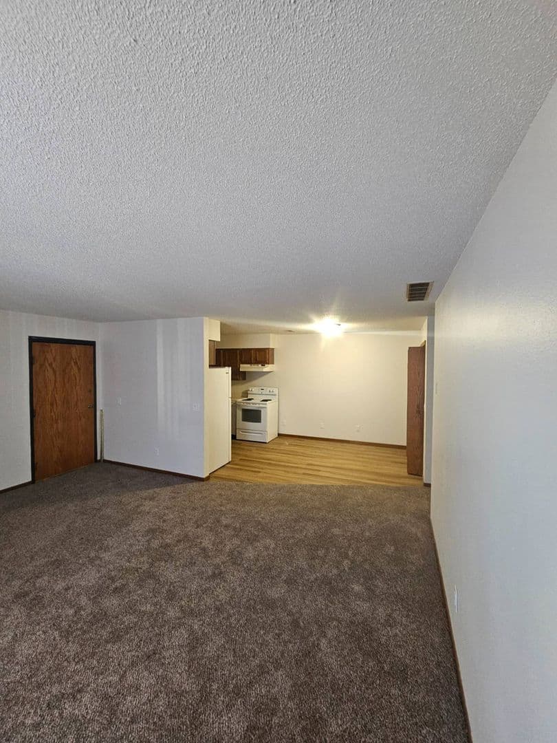 Carroll Apartment: 422 E 7th Street