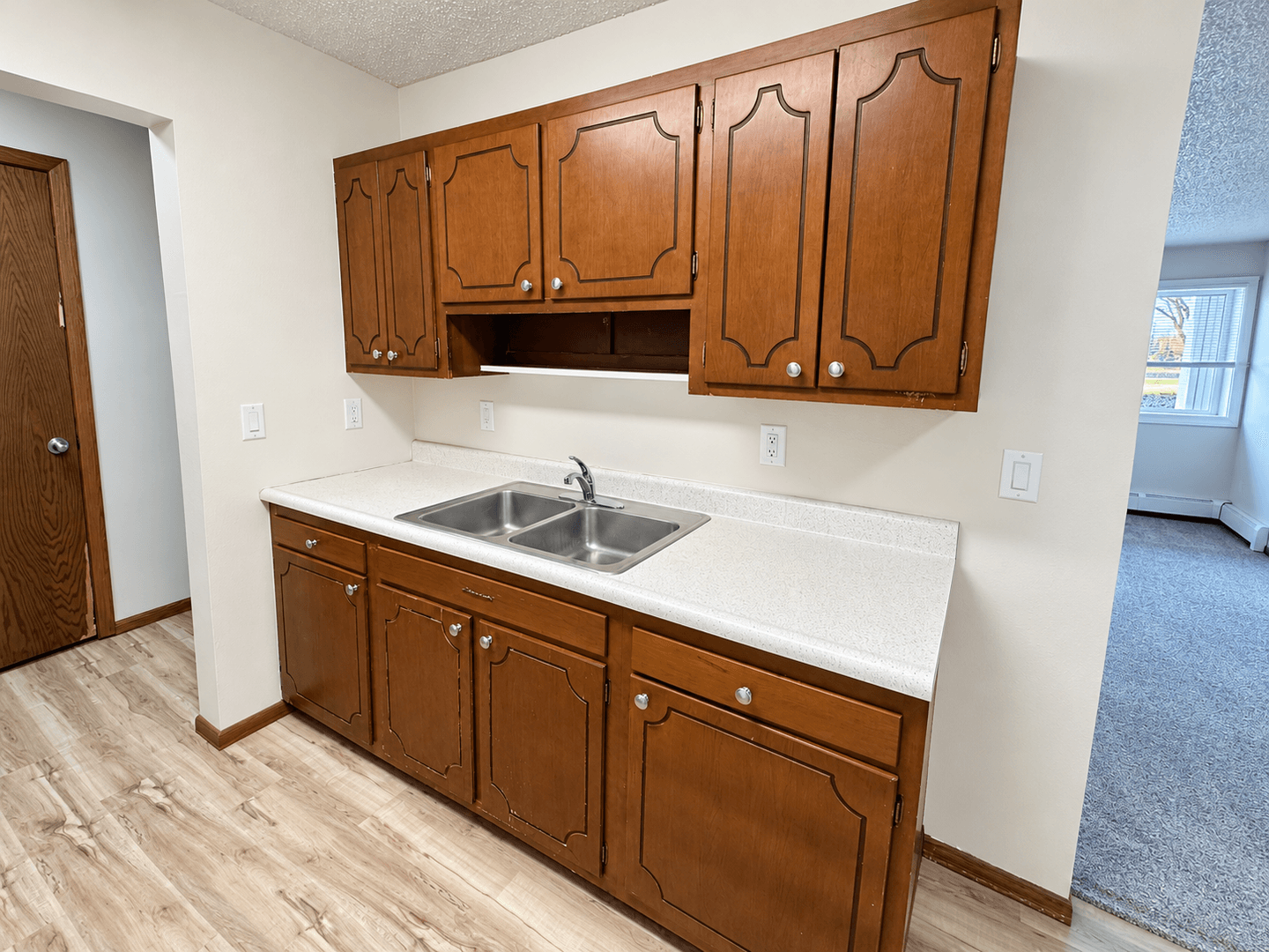 Sioux Falls Apartment: 500 S Kiwanis Ave