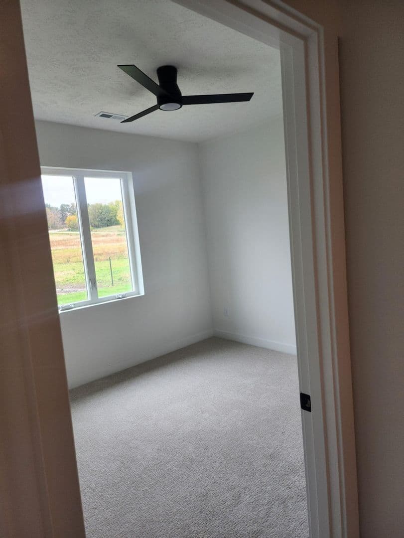 Hawarden Apartment: 2012 Parkview Dr