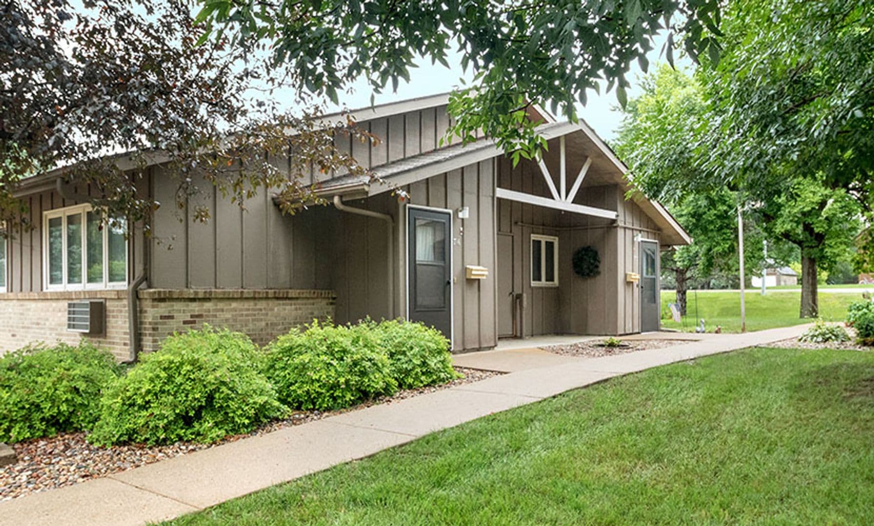 Orange City Apartment: 704 Central Ave NW
