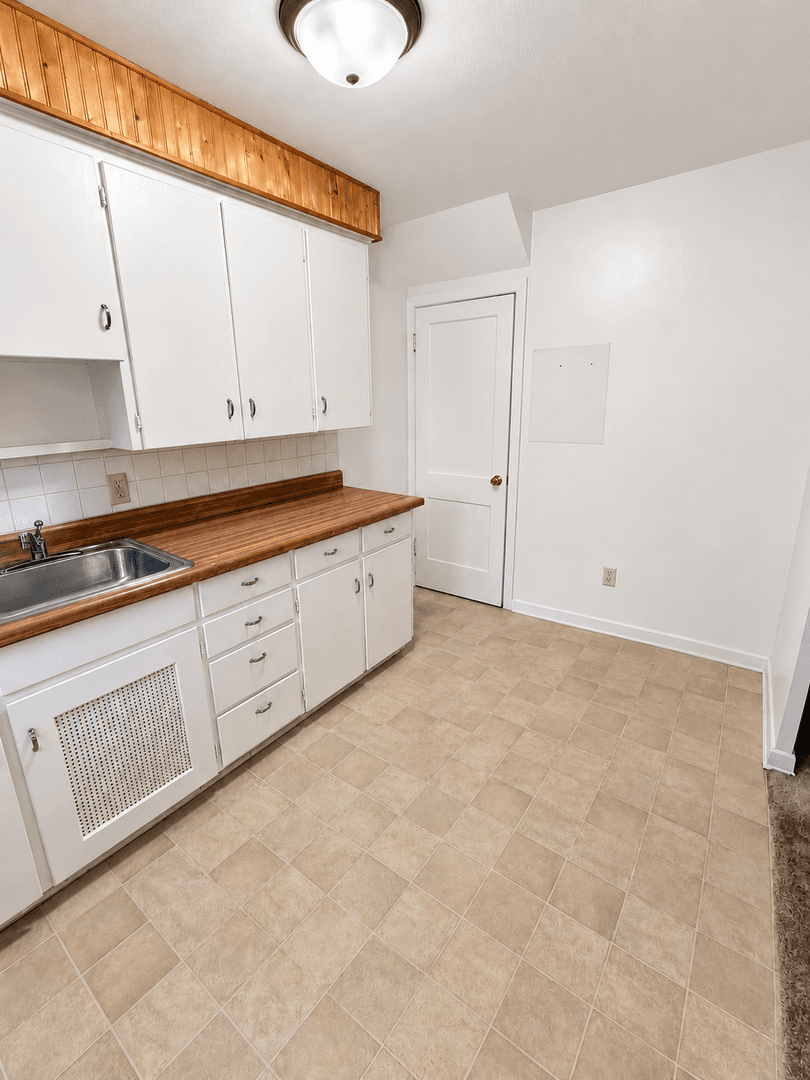 Mason City Apartment: 99 Westview Dr