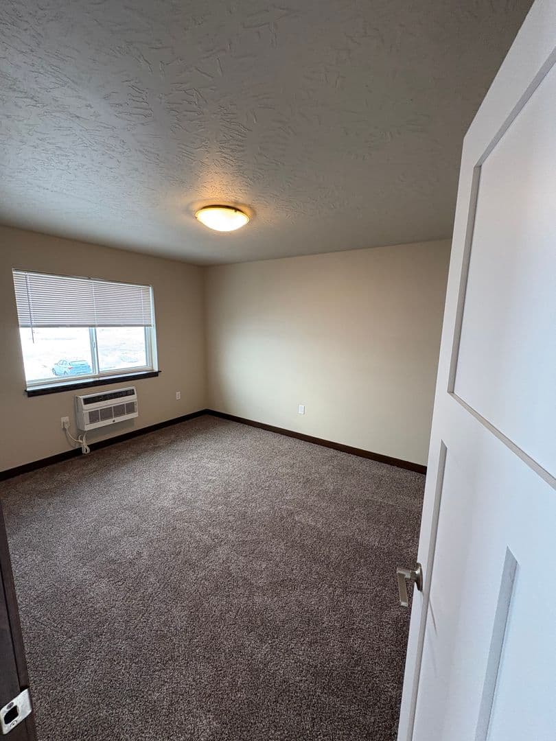 Sioux Center Apartment: 1811 11th Ave NE