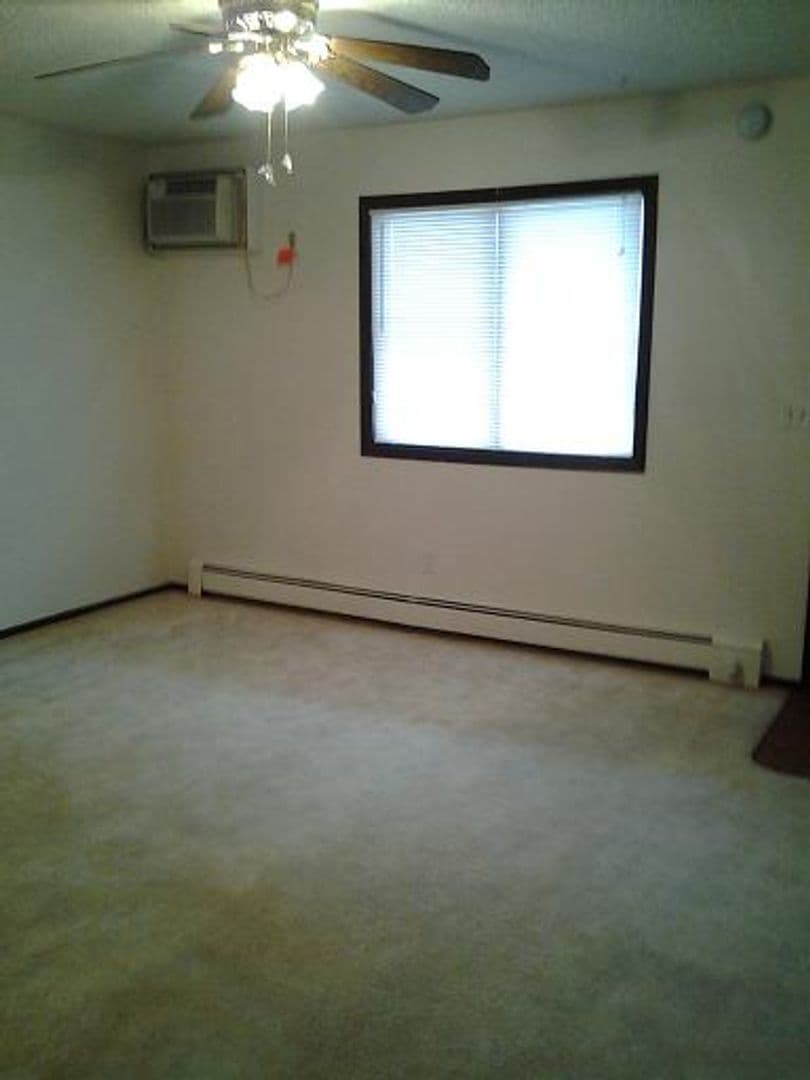 Mason City Apartment: 333 W. State Street