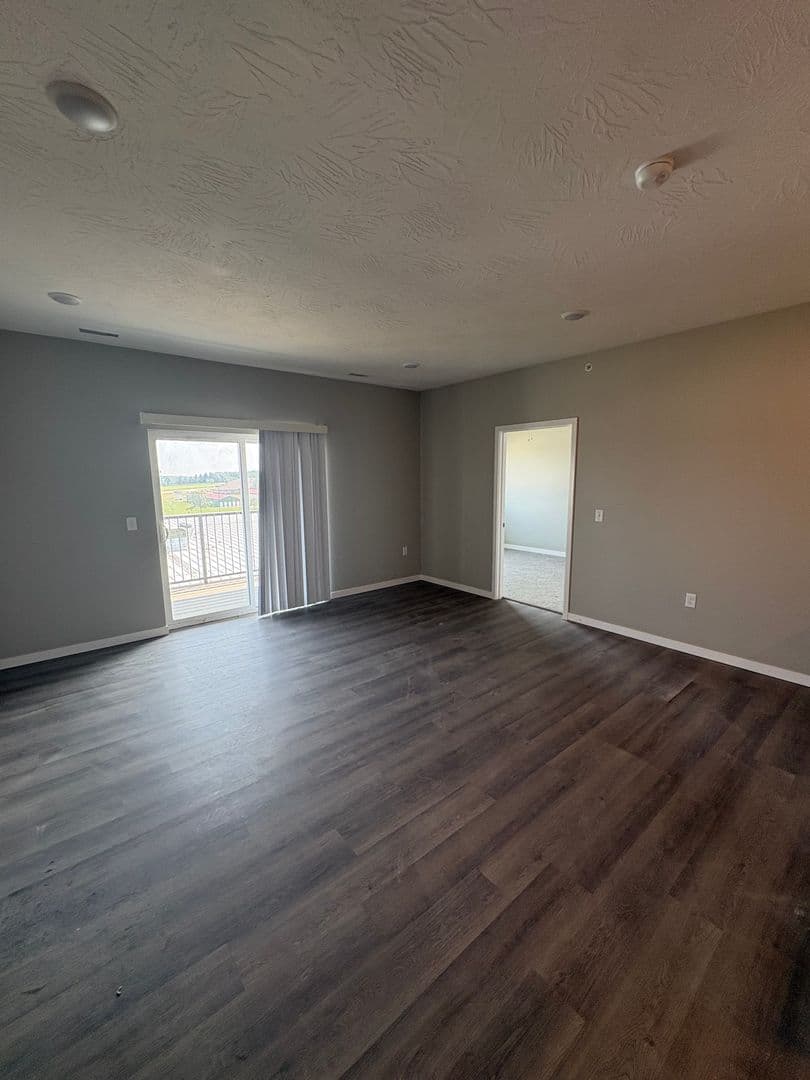 Orange City Apartment: 600 Salem Ave SE