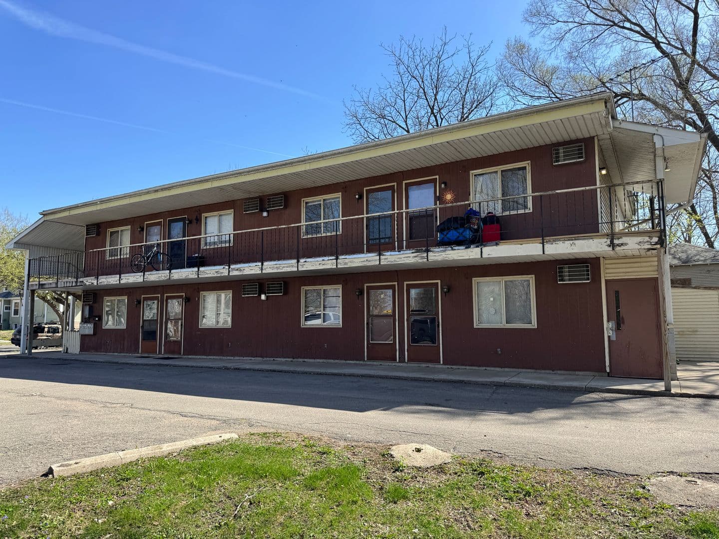 Mason City Apartment: 333 W. State Street