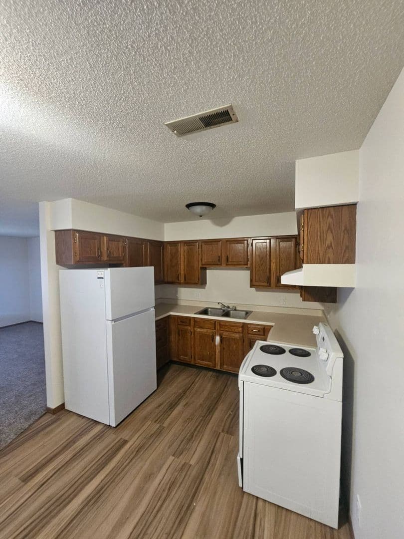 Carroll Apartment: 422 E 7th Street
