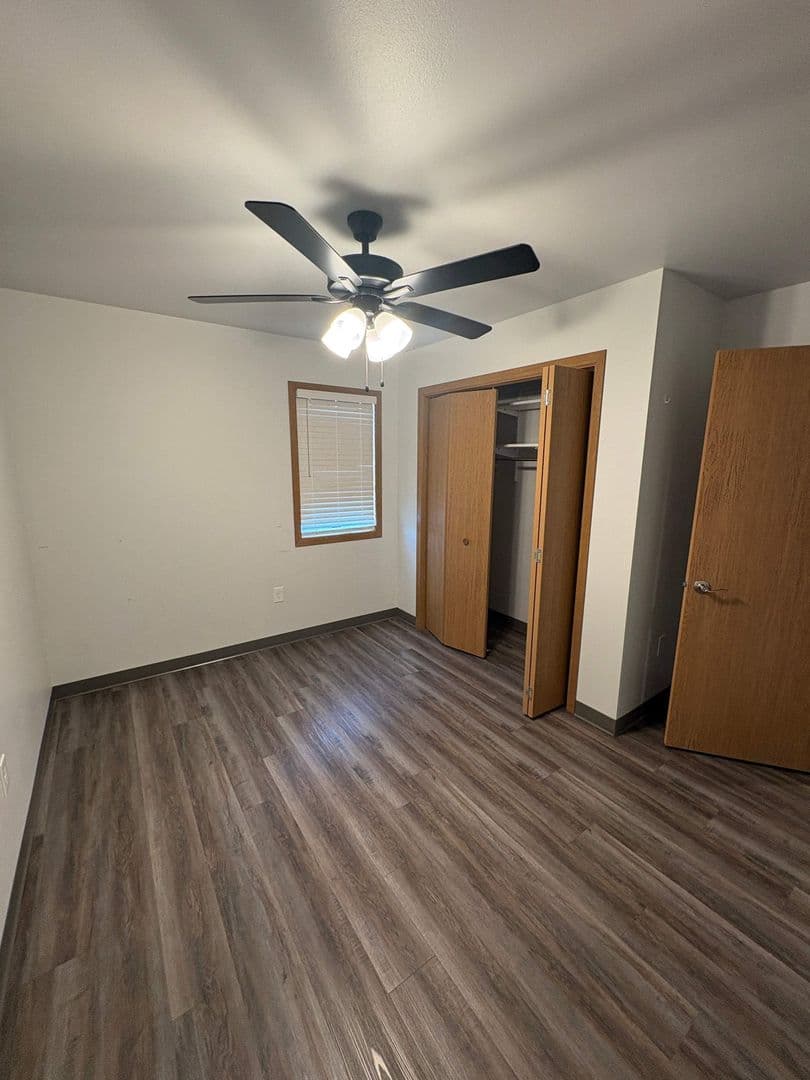 Hawarden Apartment: 1910 Avenue E