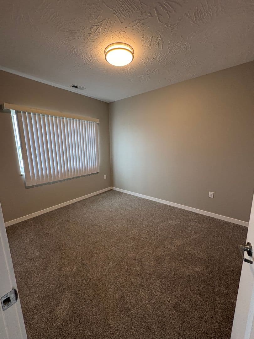 Orange City Apartment: 600 Salem Ave SE