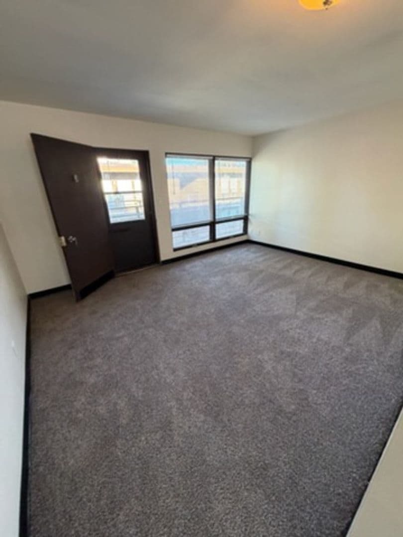 Mason City Apartment: 216-220 3rd Street NE