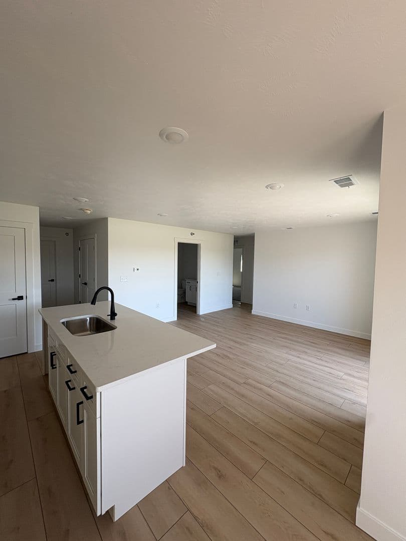 Worthington Apartment: 1604/1608/1612/1616/1620 Darling Drive