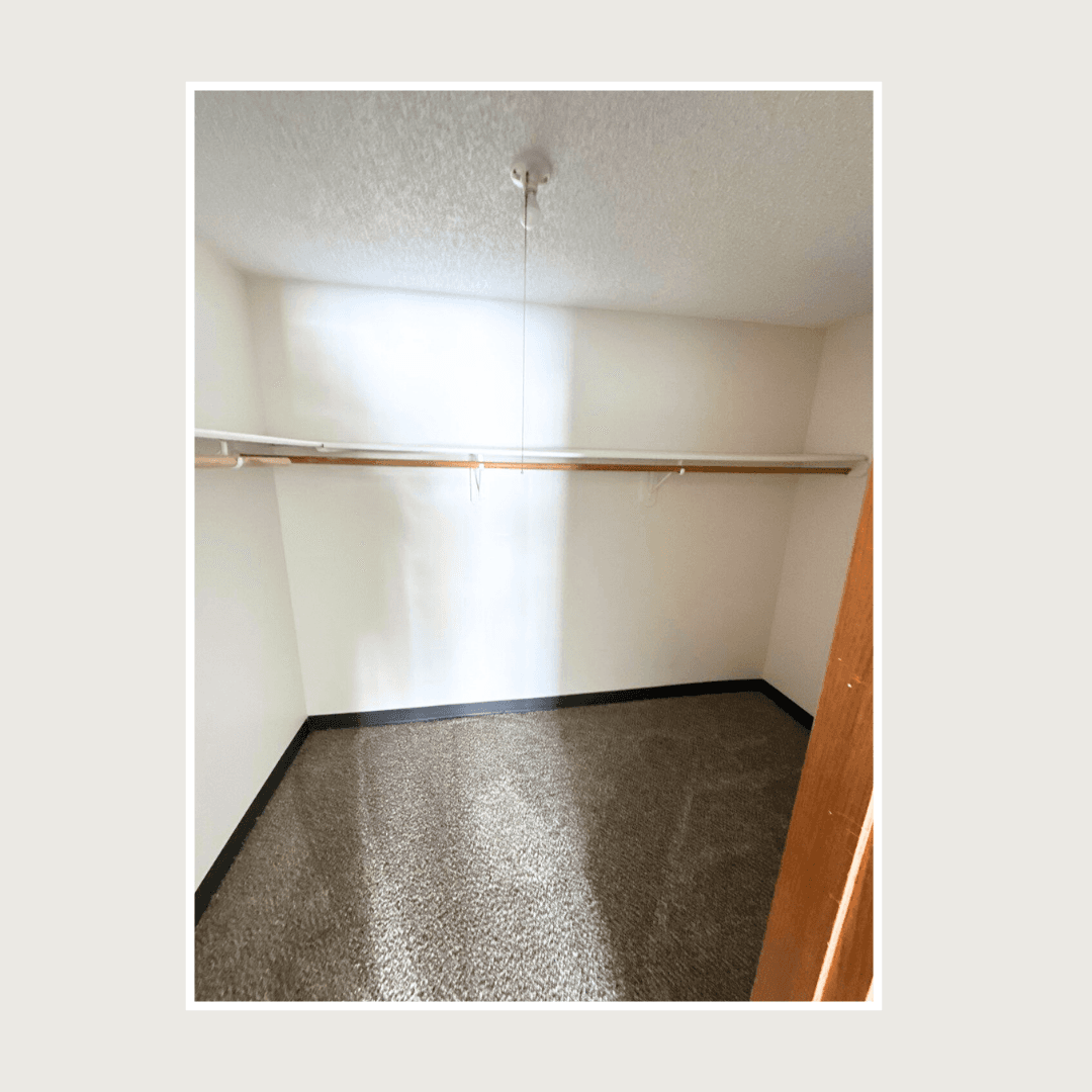 Red Oak Apartment: 2400 North 8th Street