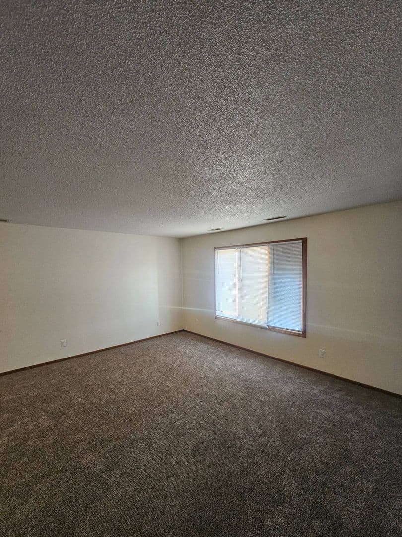 Carroll Apartment: 422 E 7th Street
