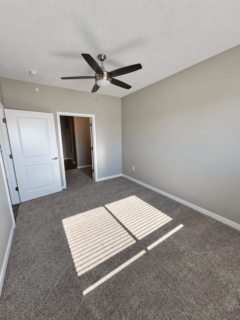Orange City Apartment: 600 Salem Ave SE