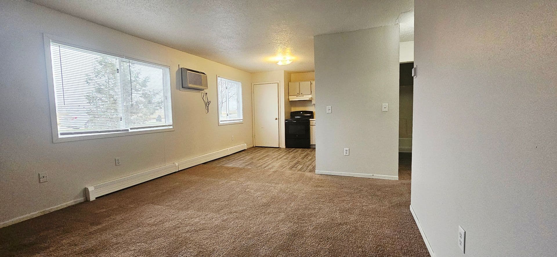 Cedar Rapids Apartment: 2100 Westdale Dr SW