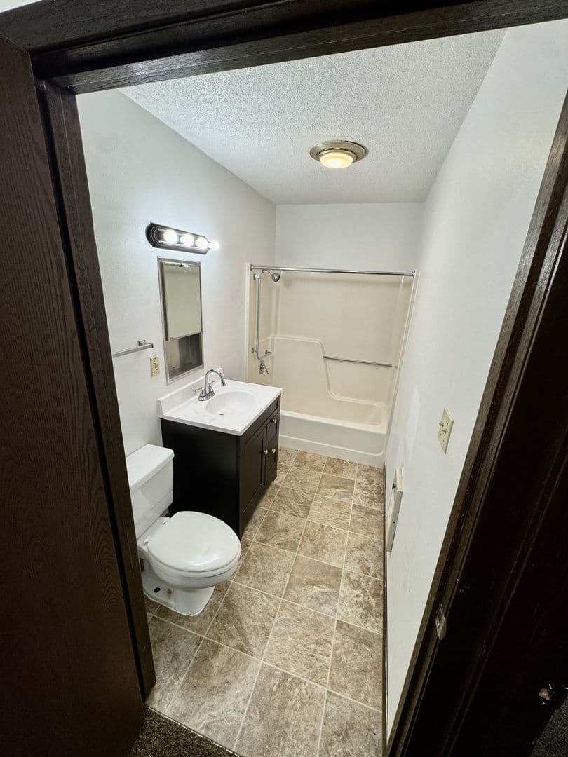 Storm Lake Apartment: 601 W 9th Street