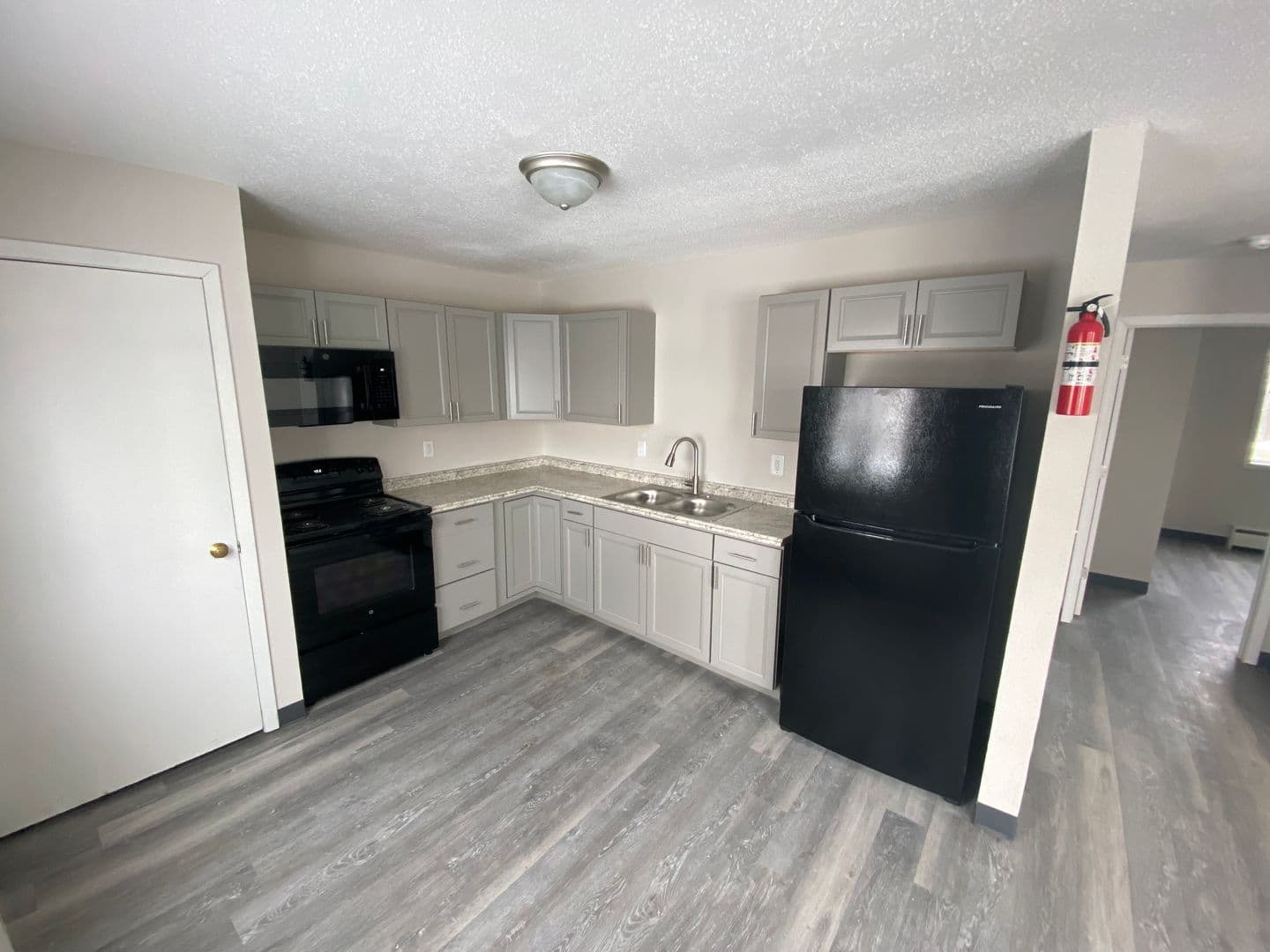 Cedar Rapids Apartment: 2100 Westdale Dr SW