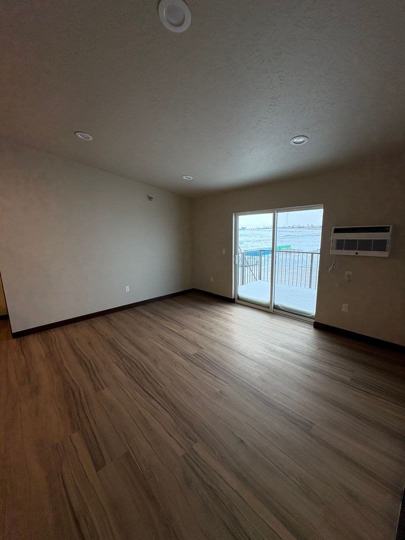 Sioux Center Apartment: 1811 11th Ave NE