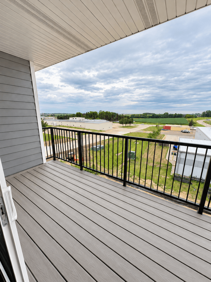 Orange City Apartment: 600 Salem Ave SE