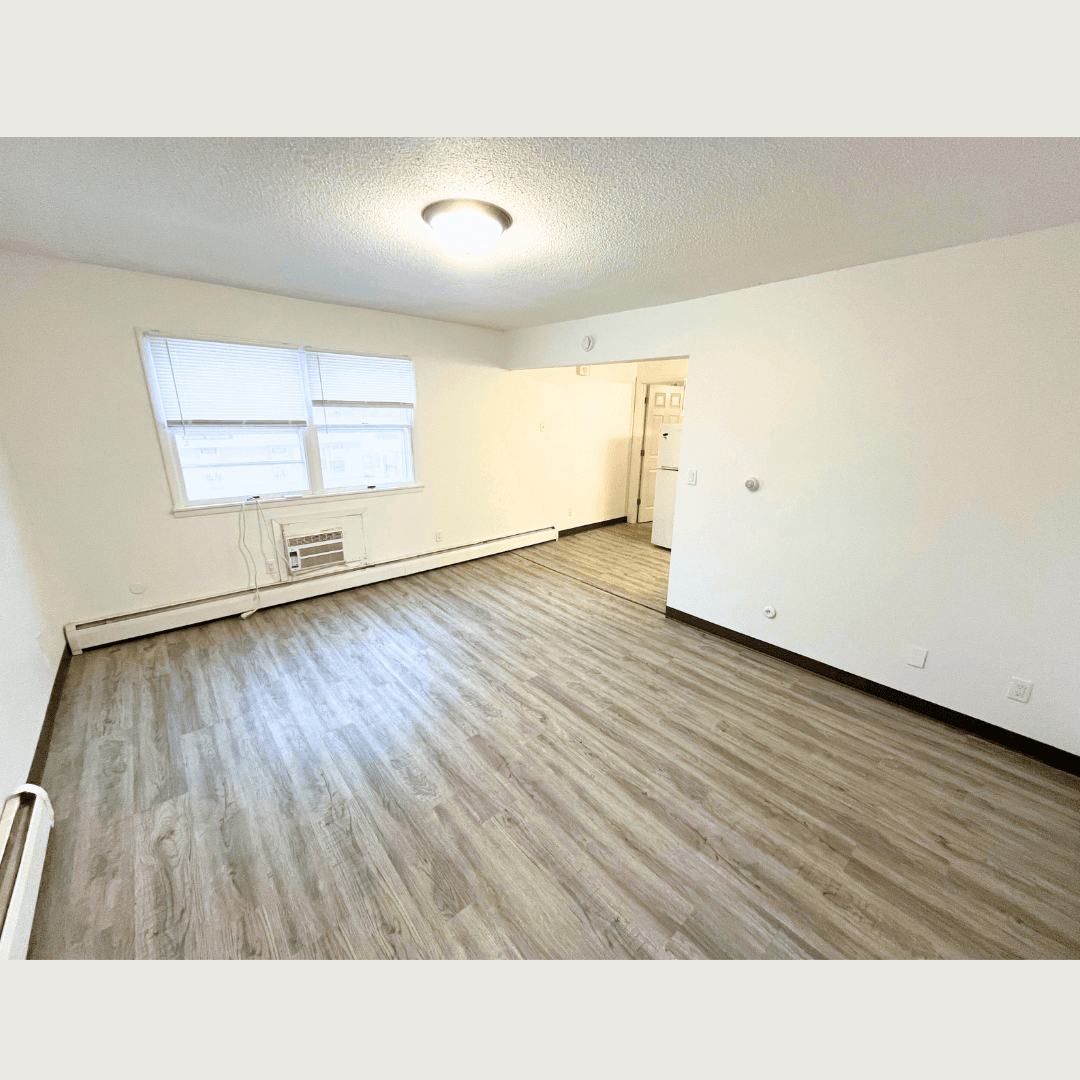 Charles City Apartment: 807/811 11th Street