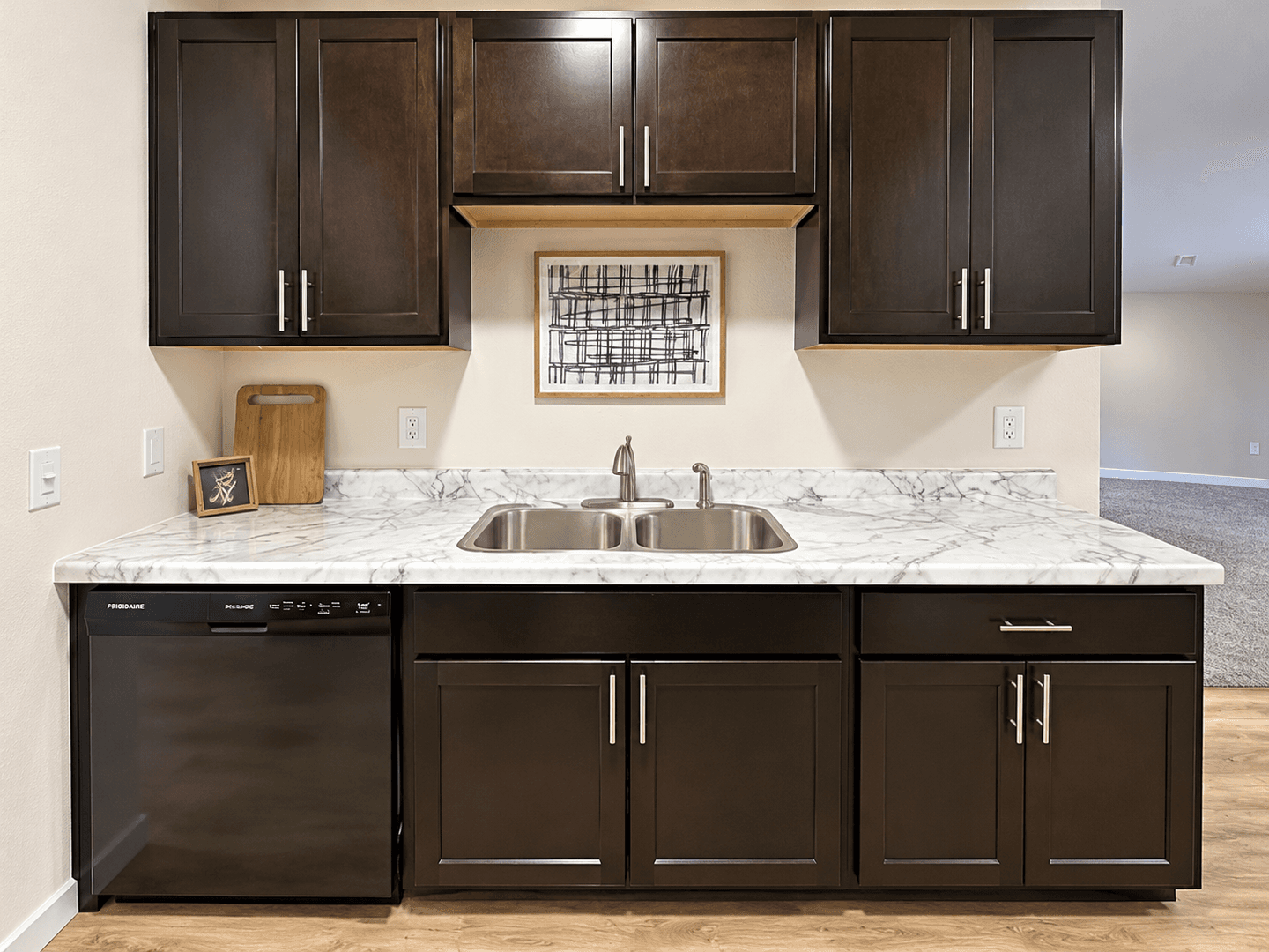 Sioux Falls Apartment: 500 S Kiwanis Ave