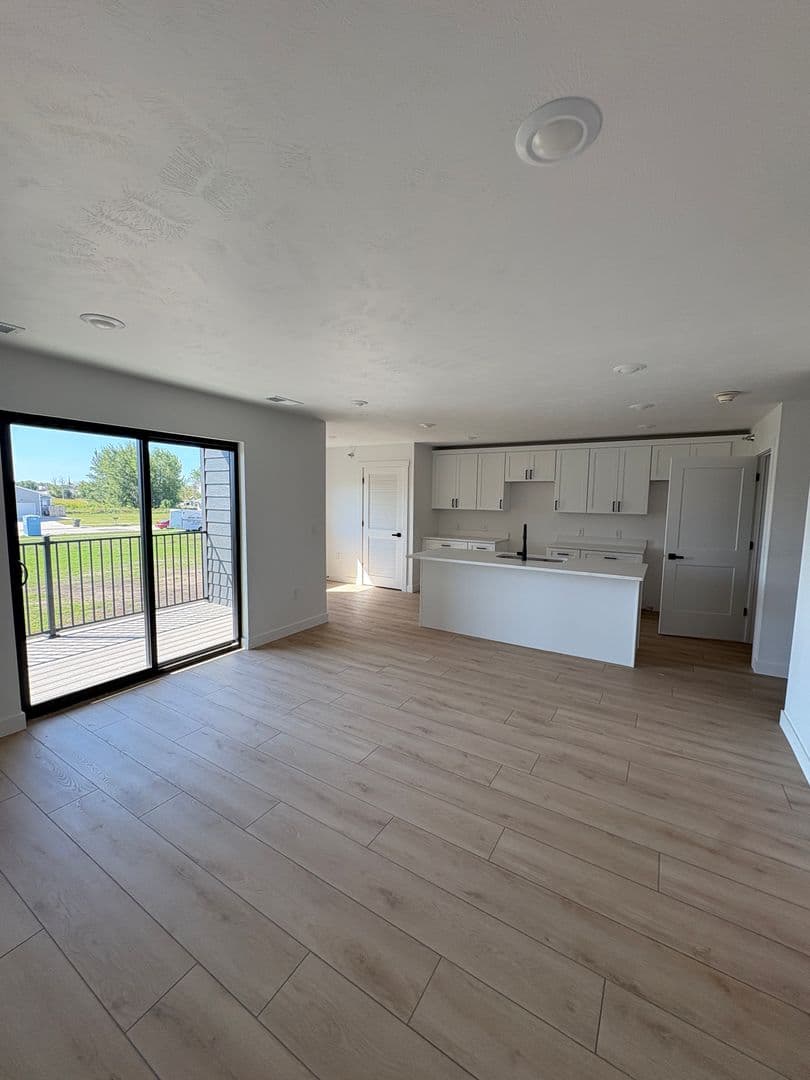 Worthington Apartment: 1604/1608/1612/1616/1620 Darling Drive