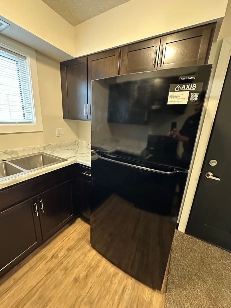 Hampton Apartment: 200 12th Ave NE