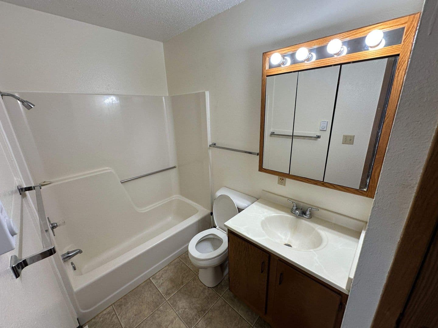 Humboldt Apartment: 805/807/809 11th Ave N