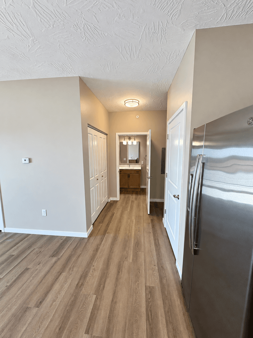 Orange City Apartment: 600 Salem Ave SE