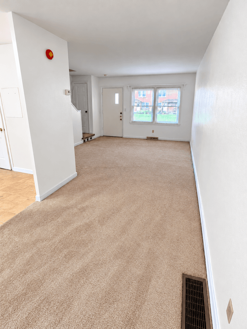 Mason City Apartment: 99 Westview Dr